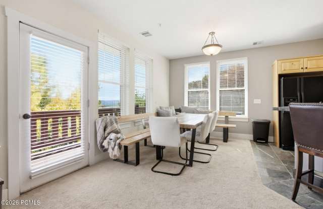 8371 Meadowview Drive Gallery 3