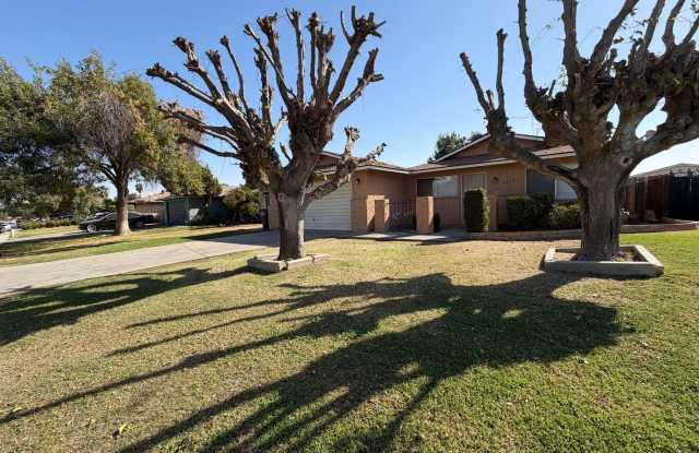 3-Bedroom Home with Two Living Areas & Spacious Backyard! Gallery 1