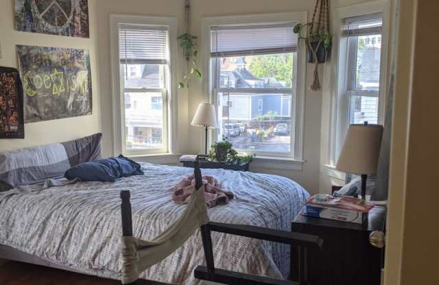 Fully Renovated 4-Bed Gem in Brighton! photos photos