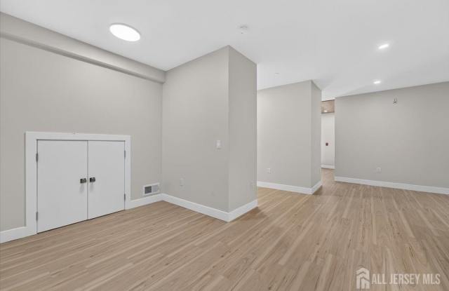 810 N 2nd Avenue Gallery 4