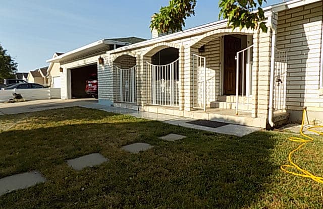 5879 S. Willow Wood Ln. - 5879 Willow Wood Lane, South Ogden, UT 84403