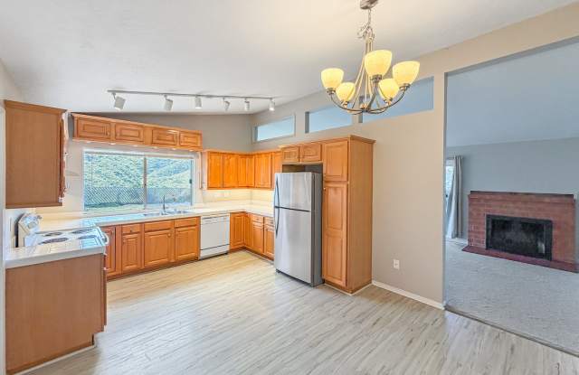 Stunning 3B/2BA Spacious House with Attached Garage and Large Yard in Clairemont! - 4938 Monongahela Street, San Diego, CA 92117