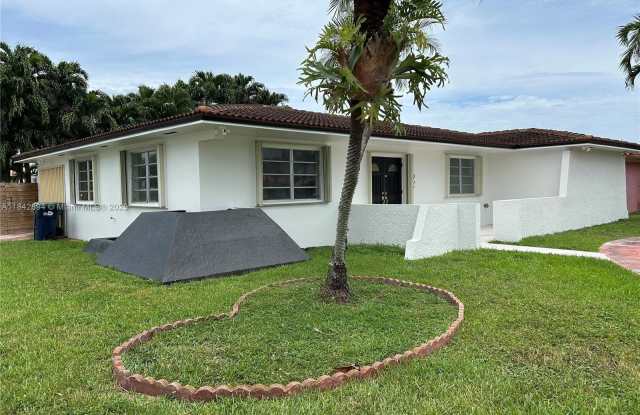 955 SW 87th Ct photos photos