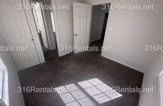$970 - 2 bedroom / 1 bathroom - Single Family Home Gallery 4