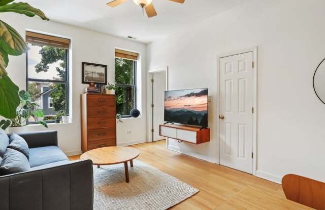 1449 N Ashland Avenue Gallery 3
