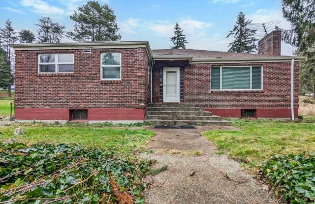 Private old world charm 3 bed, 1 bath home with tons of storage options! photos photos Private old world charm 3 bed, 1 bath home with tons of storage options! photos photos