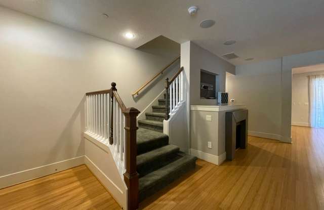 Cedar Mill - 3Bd 2.5Ba + Bonus Room TH ~ A/C, EV Charging & More ~ Convenient to Nike, Intel and St. Vincent Gallery 4
