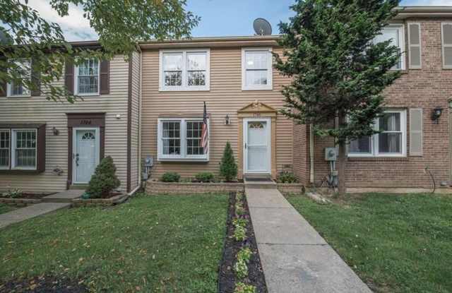 Well maintained 3 bedroom townhouse in established Frederick community ready early May! photos photos