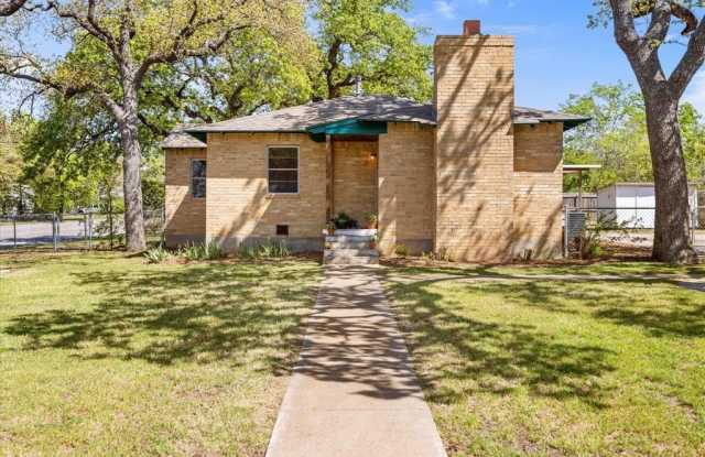 201 E 3rd Street - 201 East 3rd Street, Weatherford, TX 76086