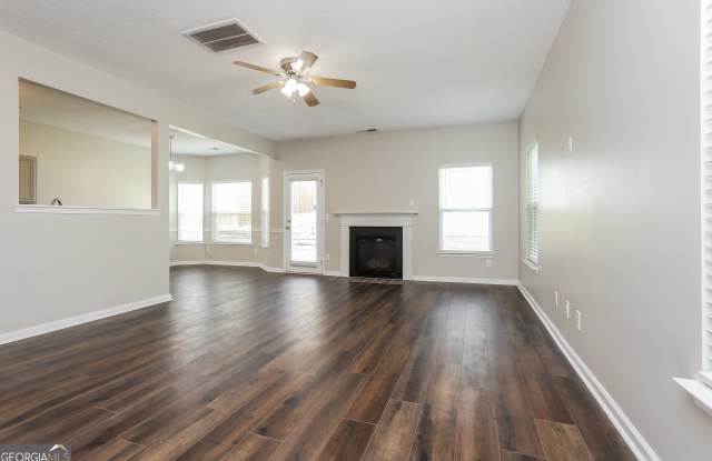 1565 Tigris Court Gallery 2