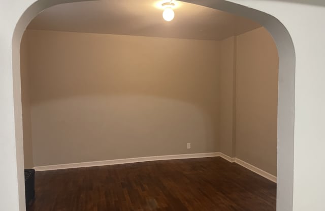 836 North Larch Street - 2 photos photos