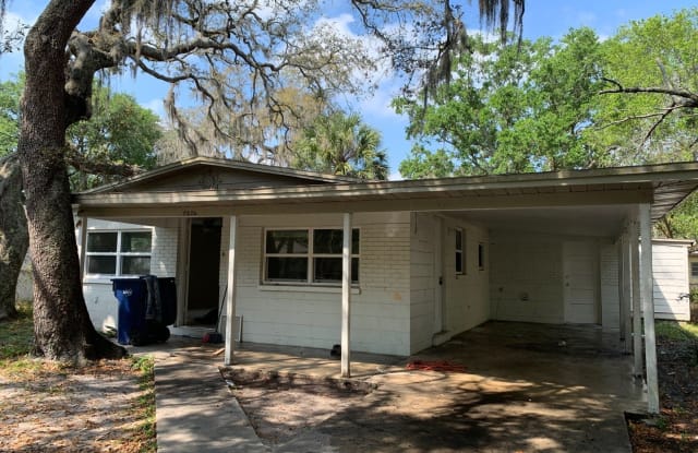 8206 N. 18th St. - 8206 North 18th Street, Tampa, FL 33604