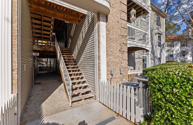 Top Floor Condo with Fireplace and Open Floorplan! Assigned Parking! Gallery 4