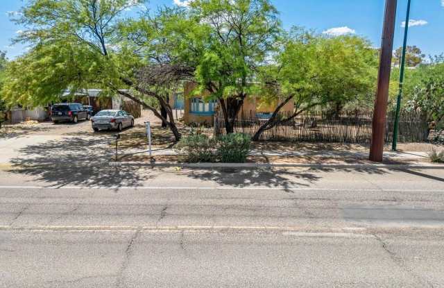 2929 N Mountain Avenue photos photos