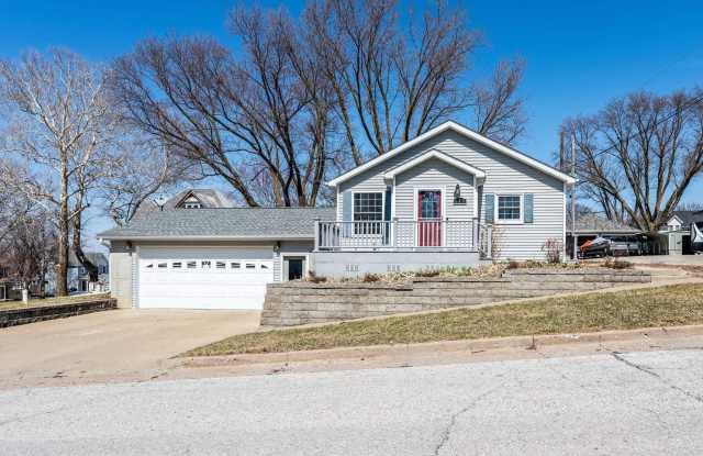110 W Wool Street - 110 West Wool Street, Avoca, IA 51521