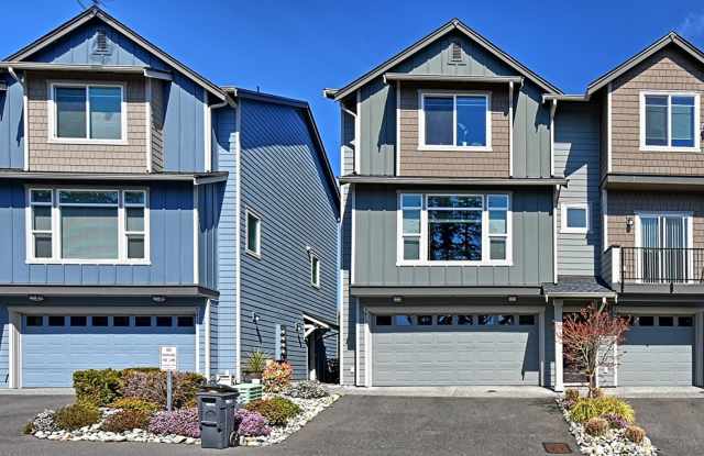 4 Bdrm End Unit - Move In Special! - 1413 105th Place Southeast, Everett, WA 98208