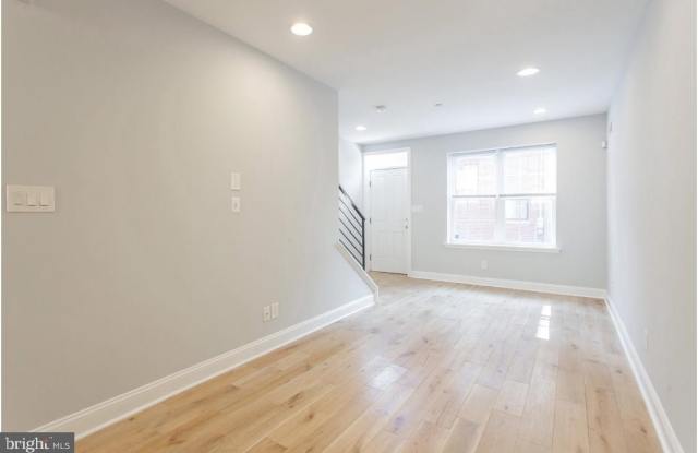 1322 S BANCROFT Street Gallery 3