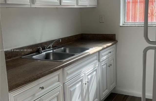 1029 NW 5th St photos photos