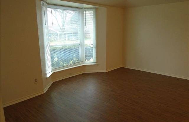 615 E Cherry Street Gallery 4