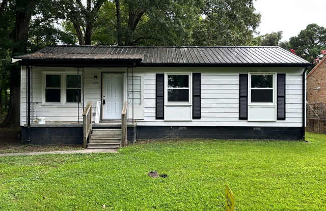 Remodeled 3-Bedroom Home in Blackstone! photos photos