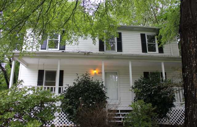 LARGE Bedrooms and Huge Closets at 5097 Hutchins! photos photos