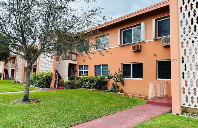 3670 SW 10th St photos photos