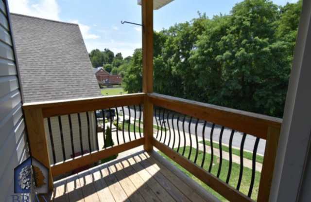 Modern 2-Bed Townhome in Ridge Pointe Subdivision – Johnson City Gallery 3
