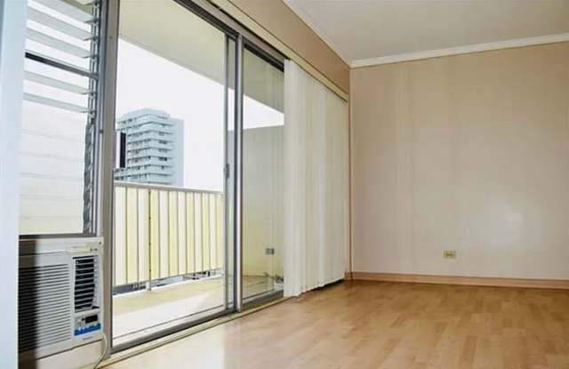 RARELY AVAILABLE 1 Bedroom, 1 Bath top floor corner unit in Makiki Colony! photos photos