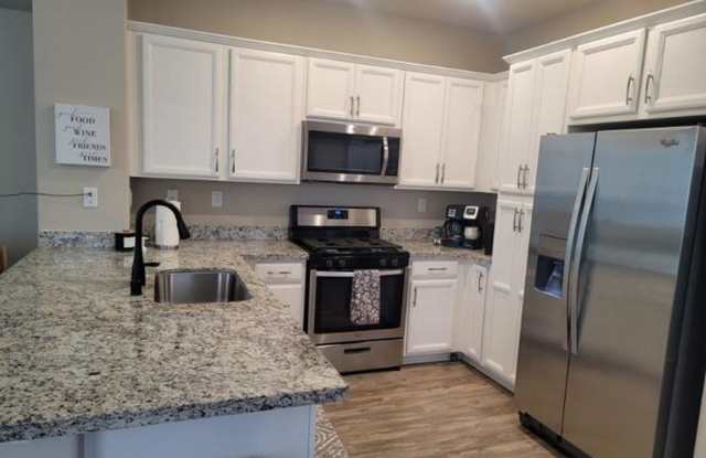3-Bedroom, 2.5 Bath Single Family for Rent in Fair Oaks, CA| 1-Car Garage Parking | Covered Patio |Gated Community Gallery 4
