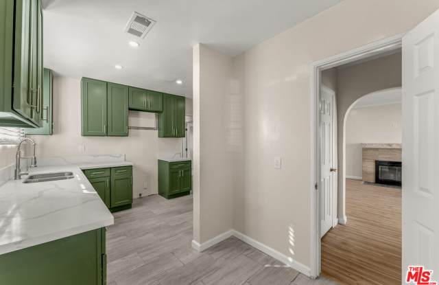 8905 South Wilton Place photos photos