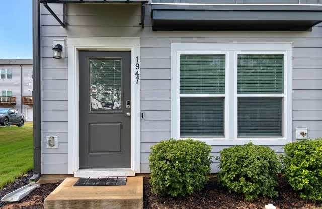 Fully Furnished 2BR/3.5BA Townhome with Garage — Minutes from Downtown Raleigh Gallery 4