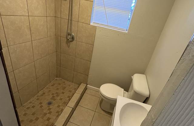 513 S Seminole Ave photos photos