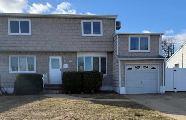 132 S Fordham Ave Fordham - 132 South Fordham Road, Hicksville, NY 11801