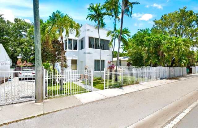 555 NE 70th St photos photos