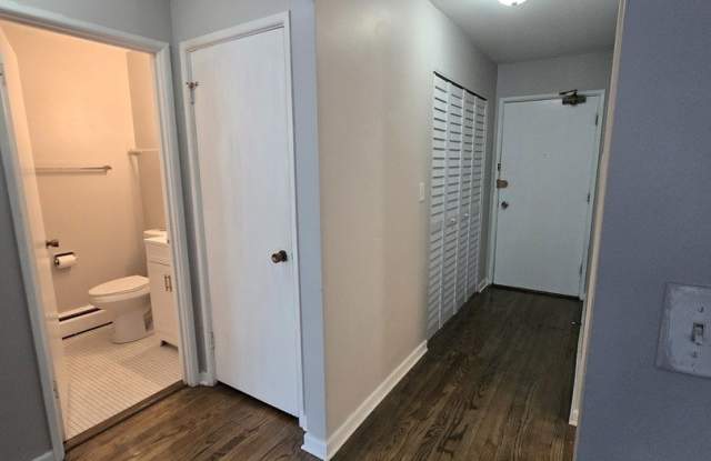 6619 N Sheridan Road Gallery 3
