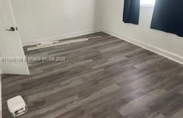 2920 SW 28th Ter photos photos