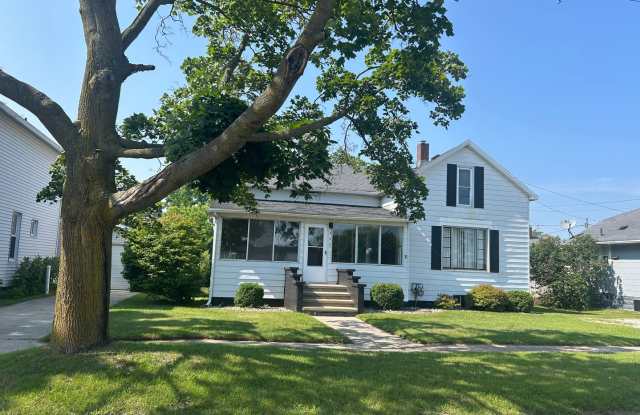 1 Bedroom, 1 Bath Home, close to Down Town East Tawas - 209 East Bay Street, East Tawas, MI 48730