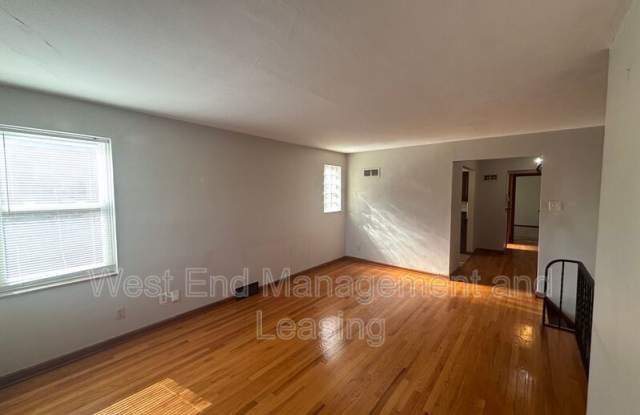 5311 Jamieson Ave Gallery 4