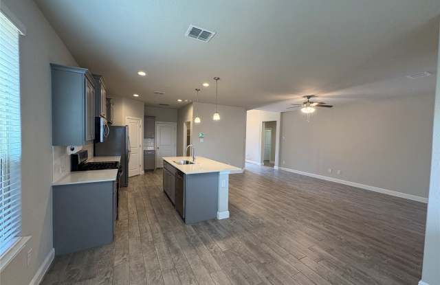 5291 Crystal Lake Avenue Gallery 3
