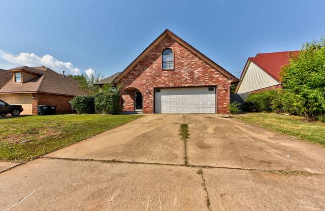 Spacious 4-Bedroom Home in Moore! - 2705 Amber Street, Moore, OK 73160