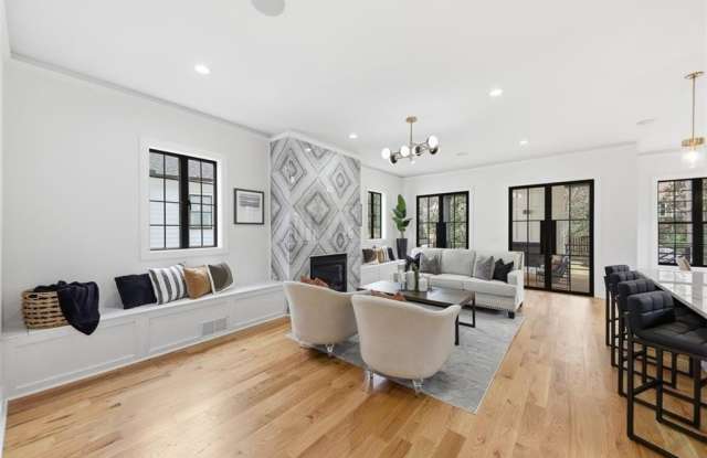1385 Sylvan Circle NE Gallery 3