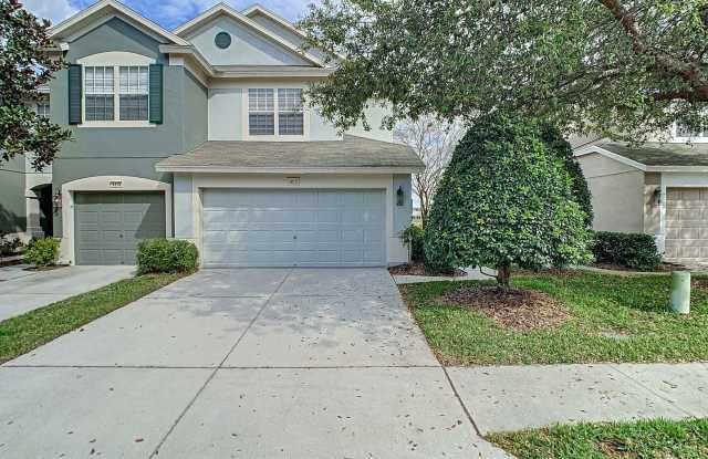 Spacious Three Bedroom Townhouse Gallery 1