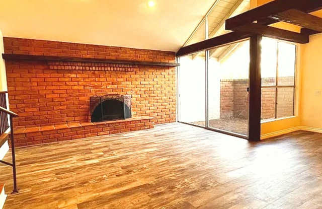 Stunning 5-Bedroom Home in Lake Forest! Gallery 4
