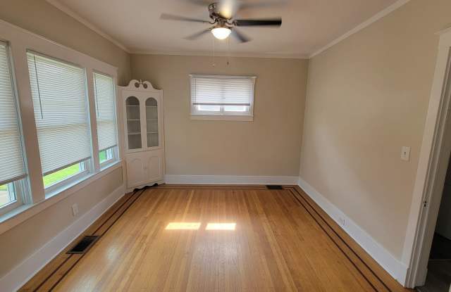 2BR/2BA Near UofL – Private Lower-Level Suite, Washer/Dryer, Pet-Friendly Gallery 4
