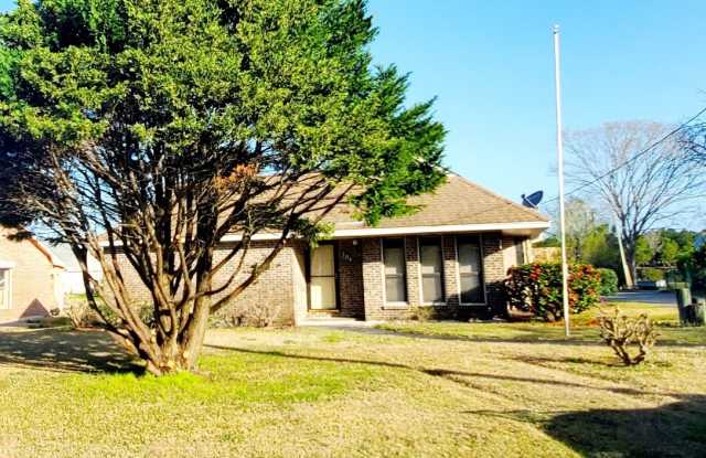 Charming Coastal Retreat Just Steps from the Intracoastal Waterway! photos photos