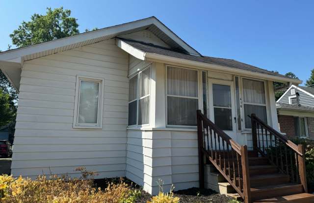 2 bed 1 bath ranch walking distance to Downtown Ferndale - 416 East Maplehurst Avenue, Ferndale, MI 48220