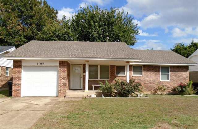 1104 Gale Avenue Gallery 2