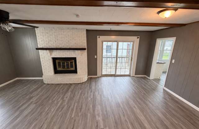 3BR Ranch-Style Home in Rock Island! Gallery 4