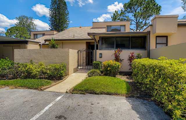 RARE 3 BEDROOM/ 2 BATH IN THE HIGHLY DESIRABLE MEADOWS GOLF  COUNTRY CLUB photos photos