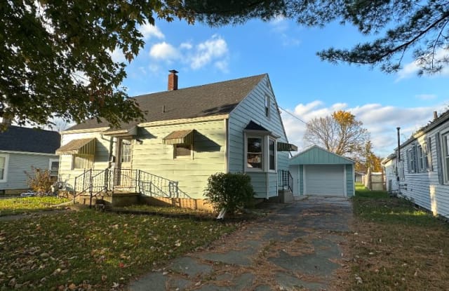 430 Stadium Dr - 430 Stadium Drive, Fostoria, OH 44830